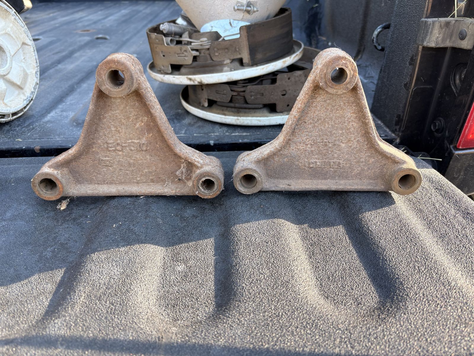 Unbranded Heavy Duty Leaf Spring Hangers, Set of 2, Rusty Condition, Truck/Trailer Suspension Part