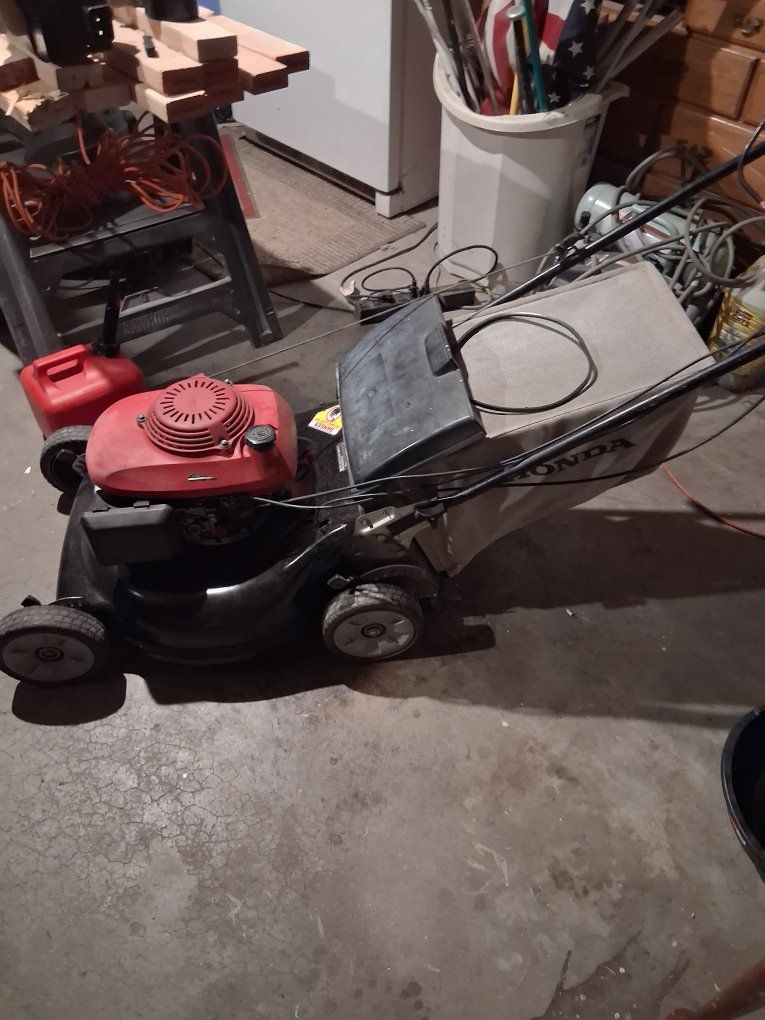 Honda HHR21 self propelled lawnmower