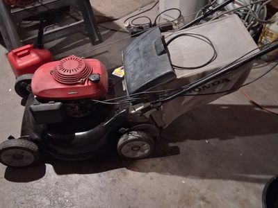 Honda HHR21 self propelled lawnmower