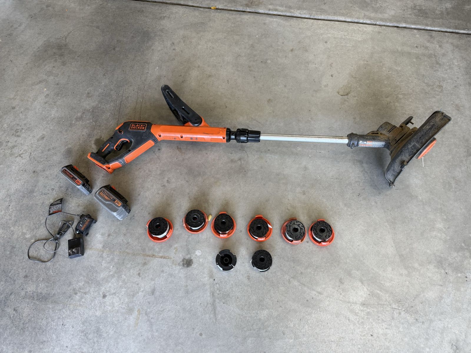 BLACK+DECKER 20V MAX String Trimmer/Edger – 2 Batteries (4Ah + 2Ah), Charger, Extra Spools