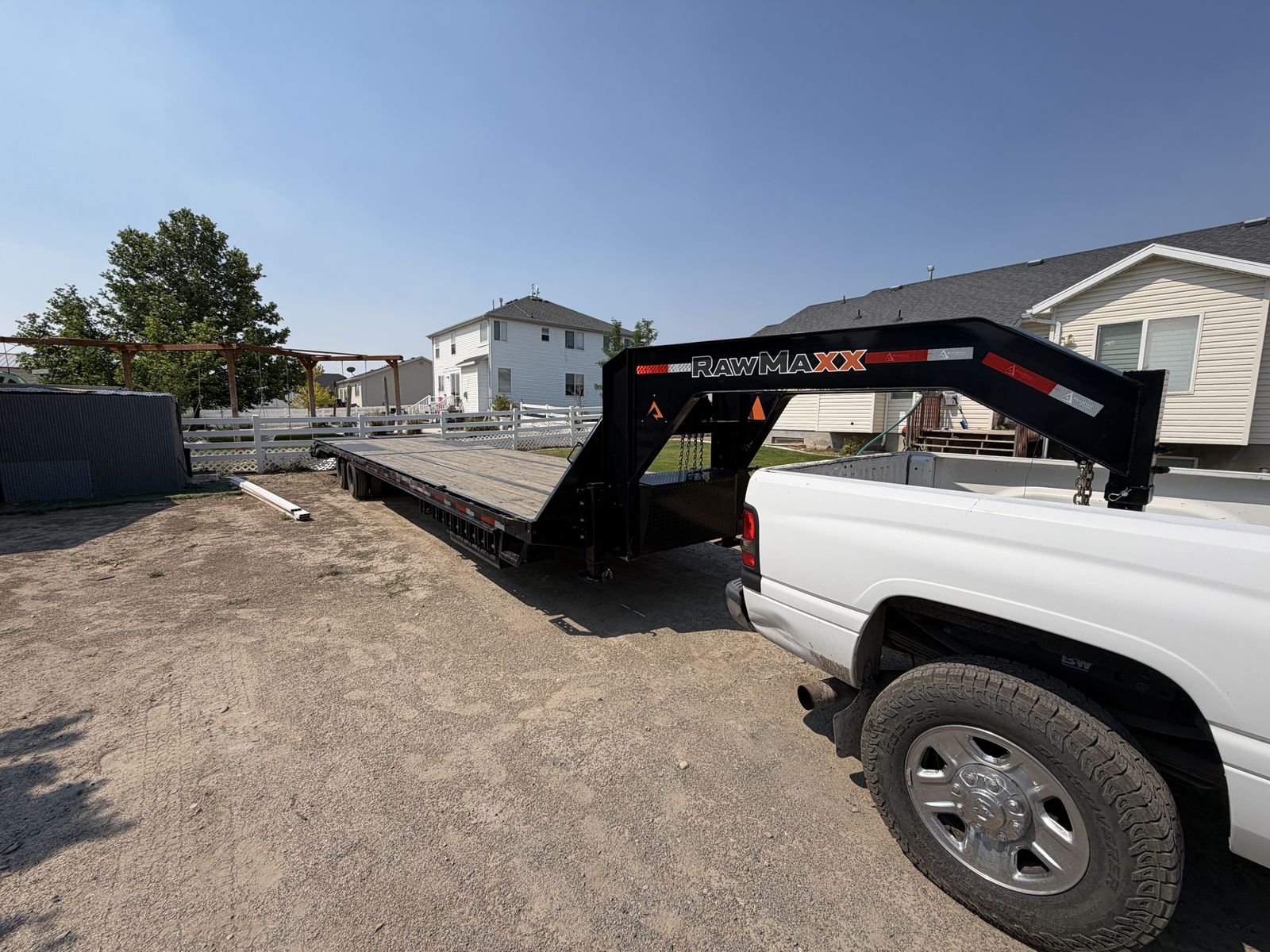 RawMaxx Gooseneck Flatbed 40’ Trailer