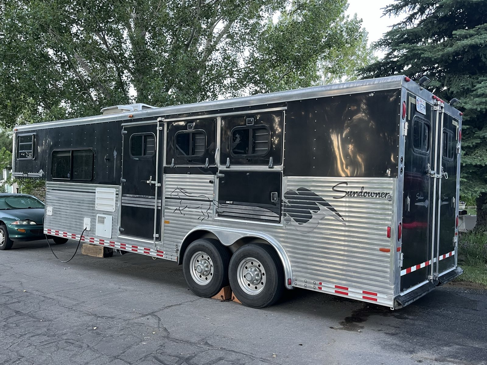 1999 Sundowner Siesta 3 horse living quarters trailer