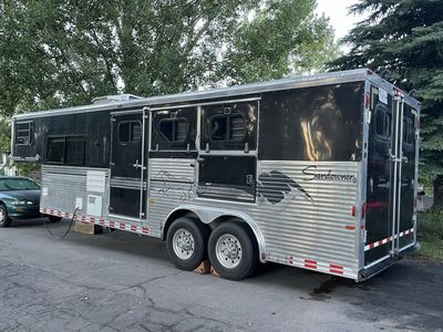 1999 Sundowner Siesta 3 horse living quarters trailer