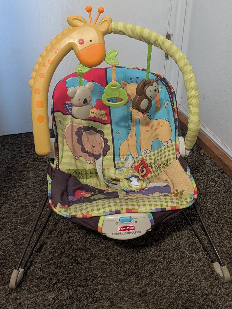 Fisher-Price Calming Vibrations Baby Bouncer Seat - Safari Theme