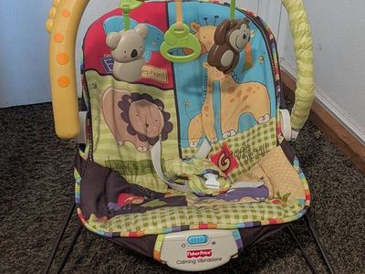 Fisher-Price Calming Vibrations Baby Bouncer Seat - Safari Theme