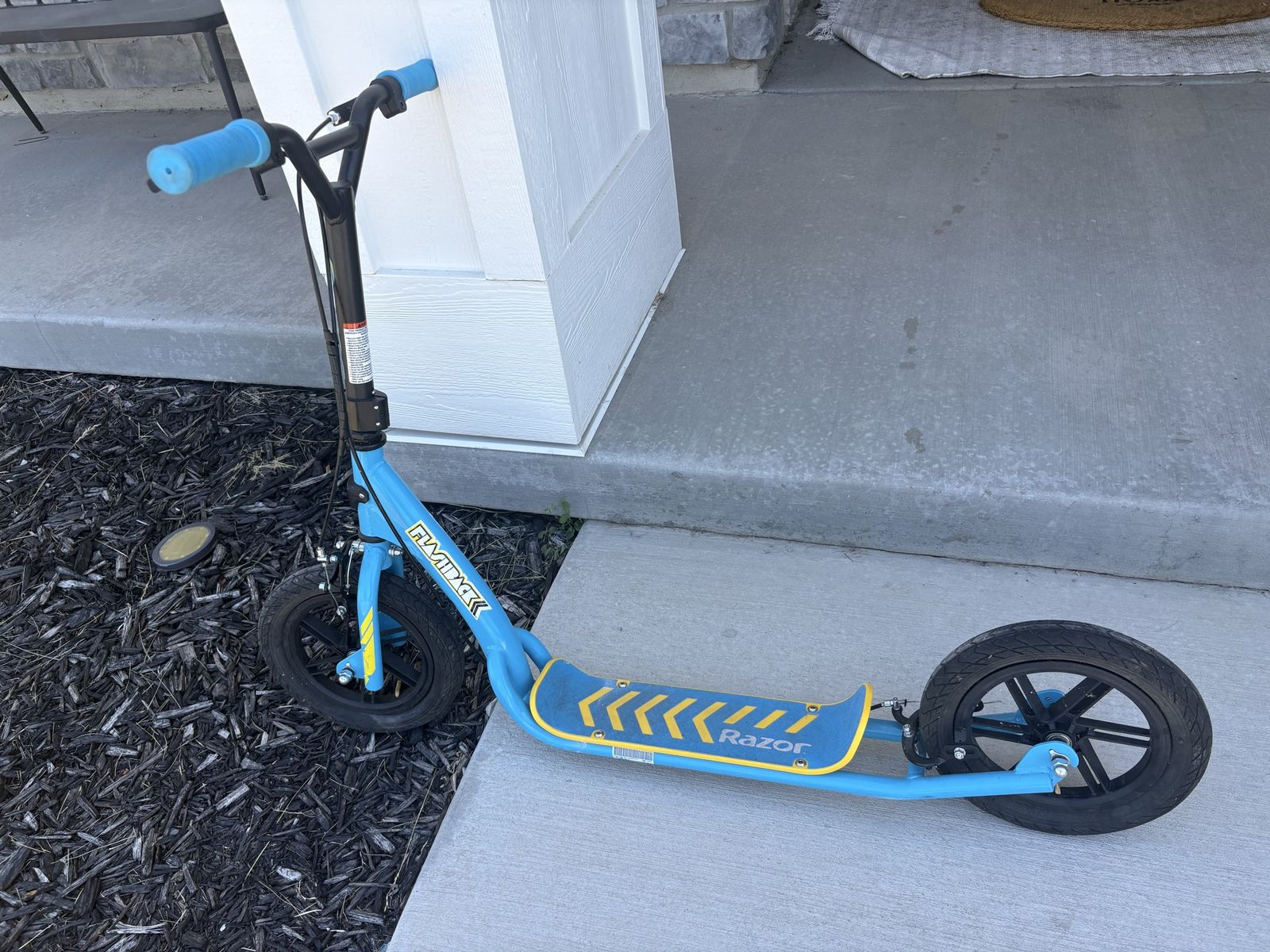 Razor Flashback A120 Scooter - Blue & Yellow, Big Wheel Kick Scooter