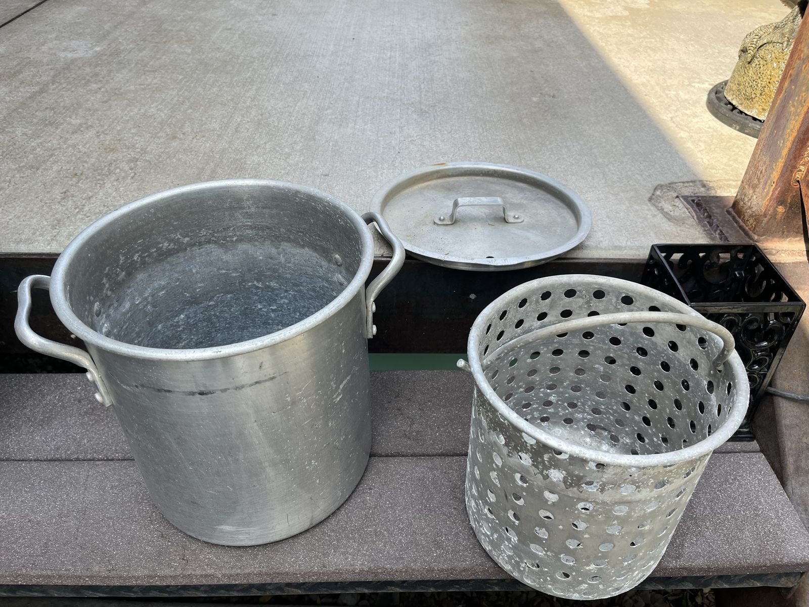 Large 3 gallon crab pot with basket and lid.