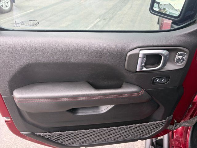 Main image 13