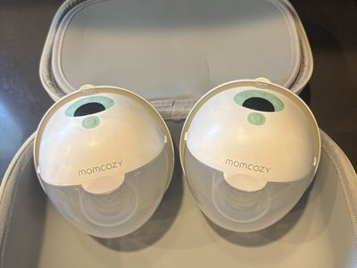 Momcozy M5 portable pumps