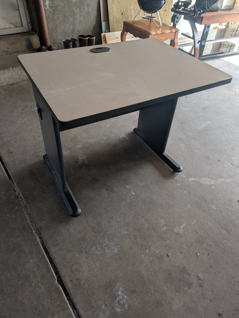 Computer/Sewing Machine/Fly Tying Table