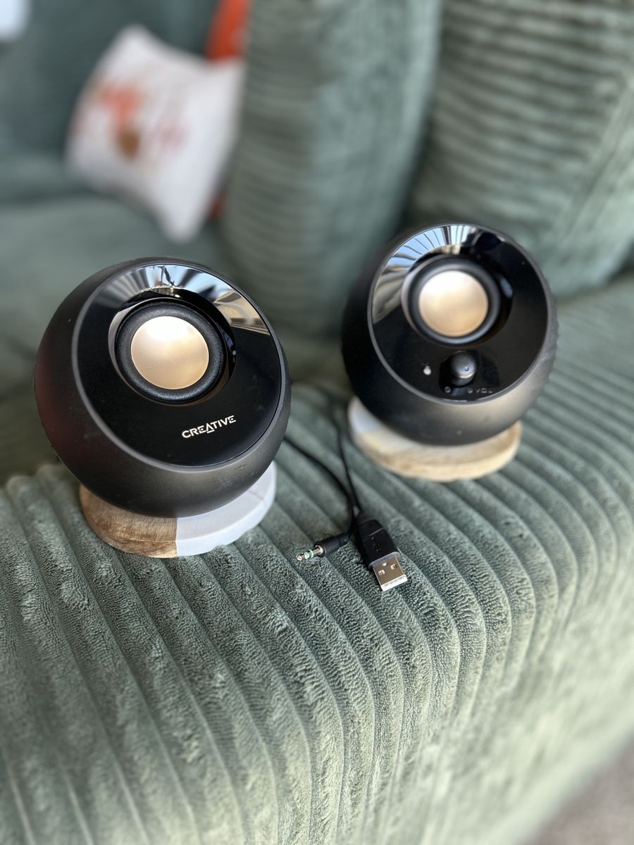 Creative Pebble USB 2.0 Speaker / Audio 3.5mm Stereo Jack 