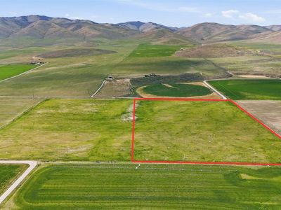 Build Your Dream Home on 25+ Acres in Beautiful Malad City!