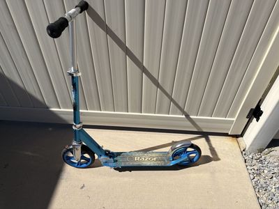 Razor A Kick Scooter - Blue, Pre-Owned, Foldable, Lightweight, Adjustable Handlebars