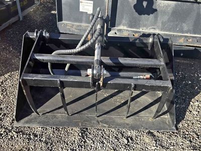 NEW Giyi 44" Hollow Wood Grapple Bucket, Smooth Bottom, 2 Thumbs
Free Mini Skid Plate incl. (Skid Steer, Mini Skid Steer)
