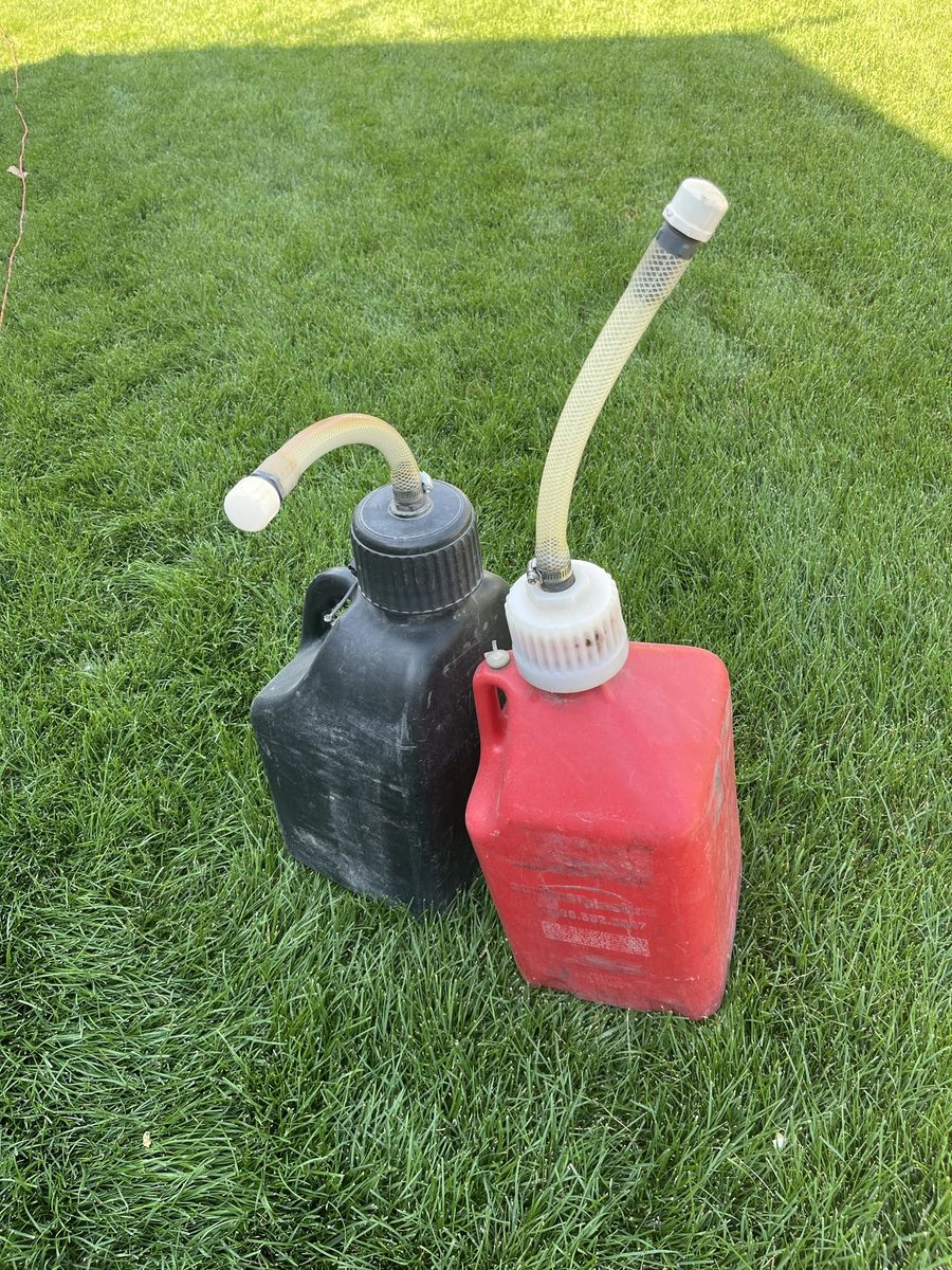 Scribner brand large set of 5 gallon gas cans