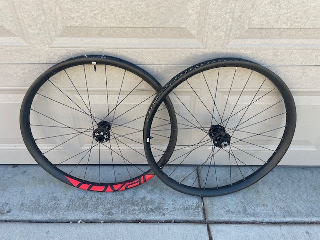 Roval Traverse 27.5 Carbon Boost wheelset