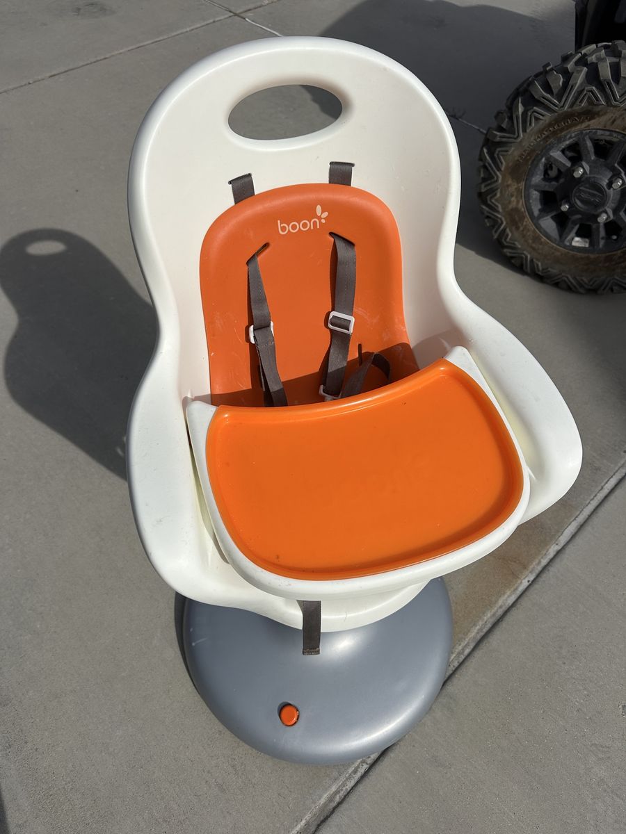 Boon Flair Modern High Chair w Tray & Straps