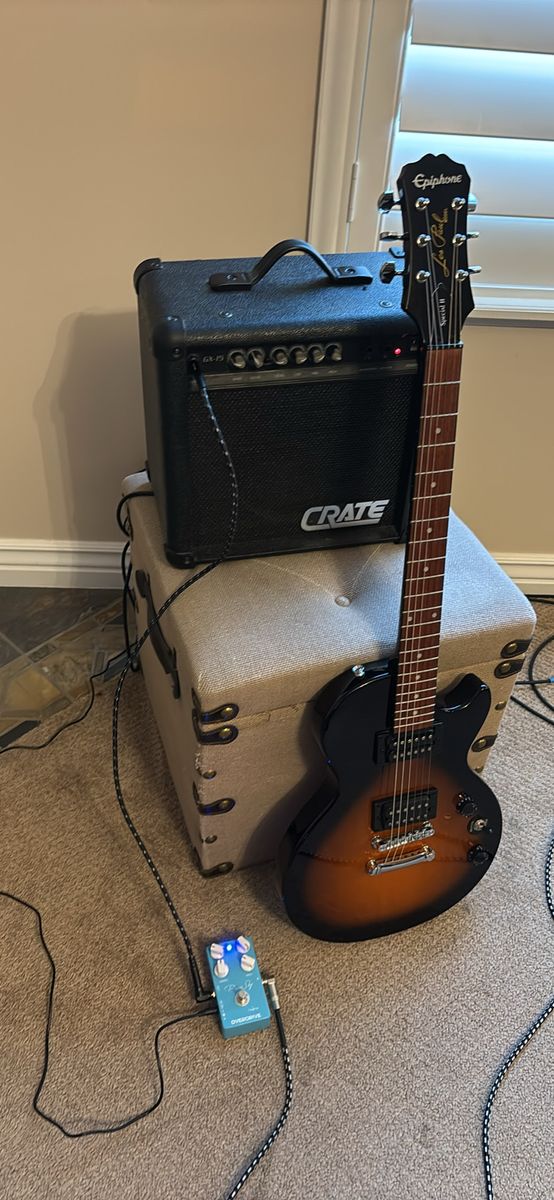 Epiphone Les Paul With Amp and Pedal