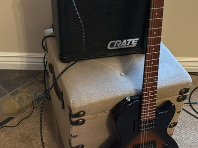 Epiphone Les Paul With Amp and Pedal