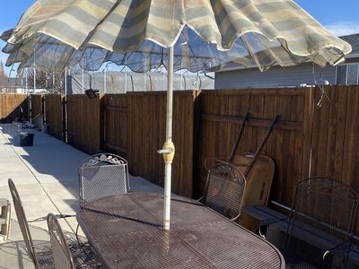 Outdoor Patio Dining Table 6 Chairs with Umbrella & Stand