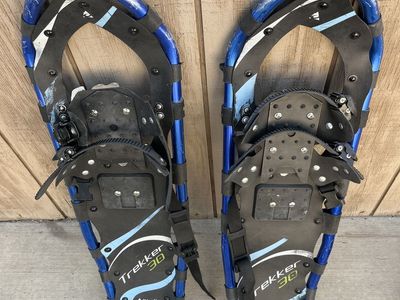 Chinook Trekker 30 Aluminum Snowshoes Blue Black 30 Inch