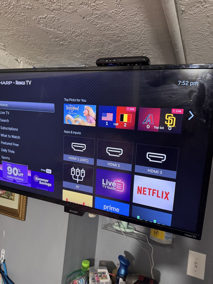 SHARP Roku TV 32" Smart LED HDTV