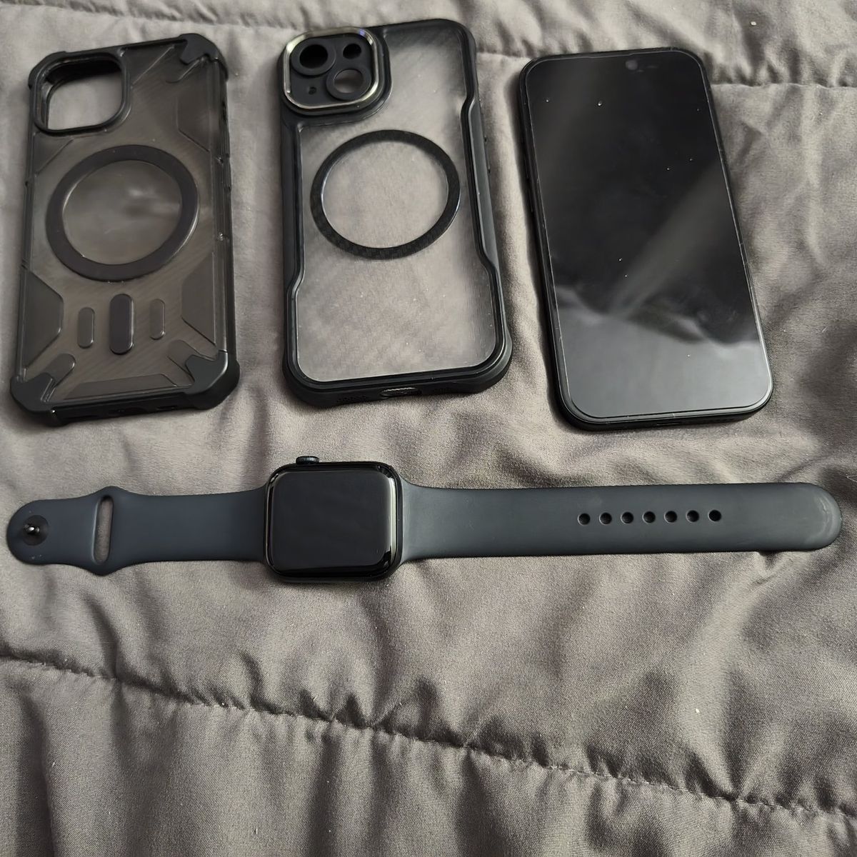 iPhone 15 (T-Mobile) + Apple Watch SE 2 (44mm) Bundle - $300