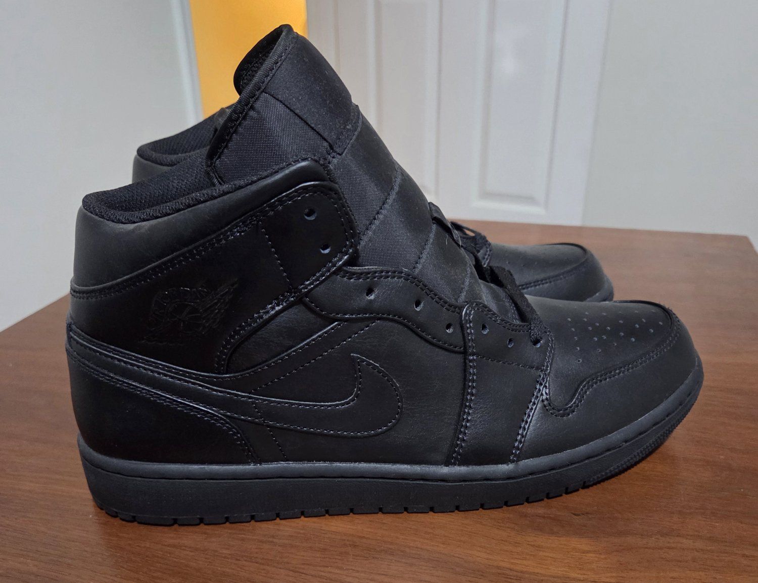 Nike Air Jordan 1 Mid Triple Black 554724-093 Men's US 11.5 Sneakers *NEW*