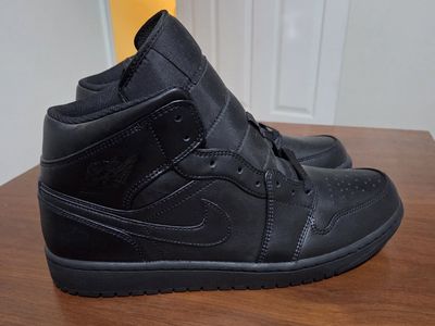 Nike Air Jordan 1 Mid Triple Black 554724-093 Men's US 11.5 Sneakers *NEW*
