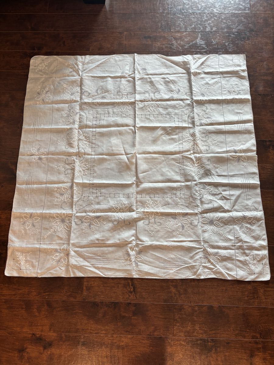 48"x48" Vintage Hand Embroidered White Tablecloth