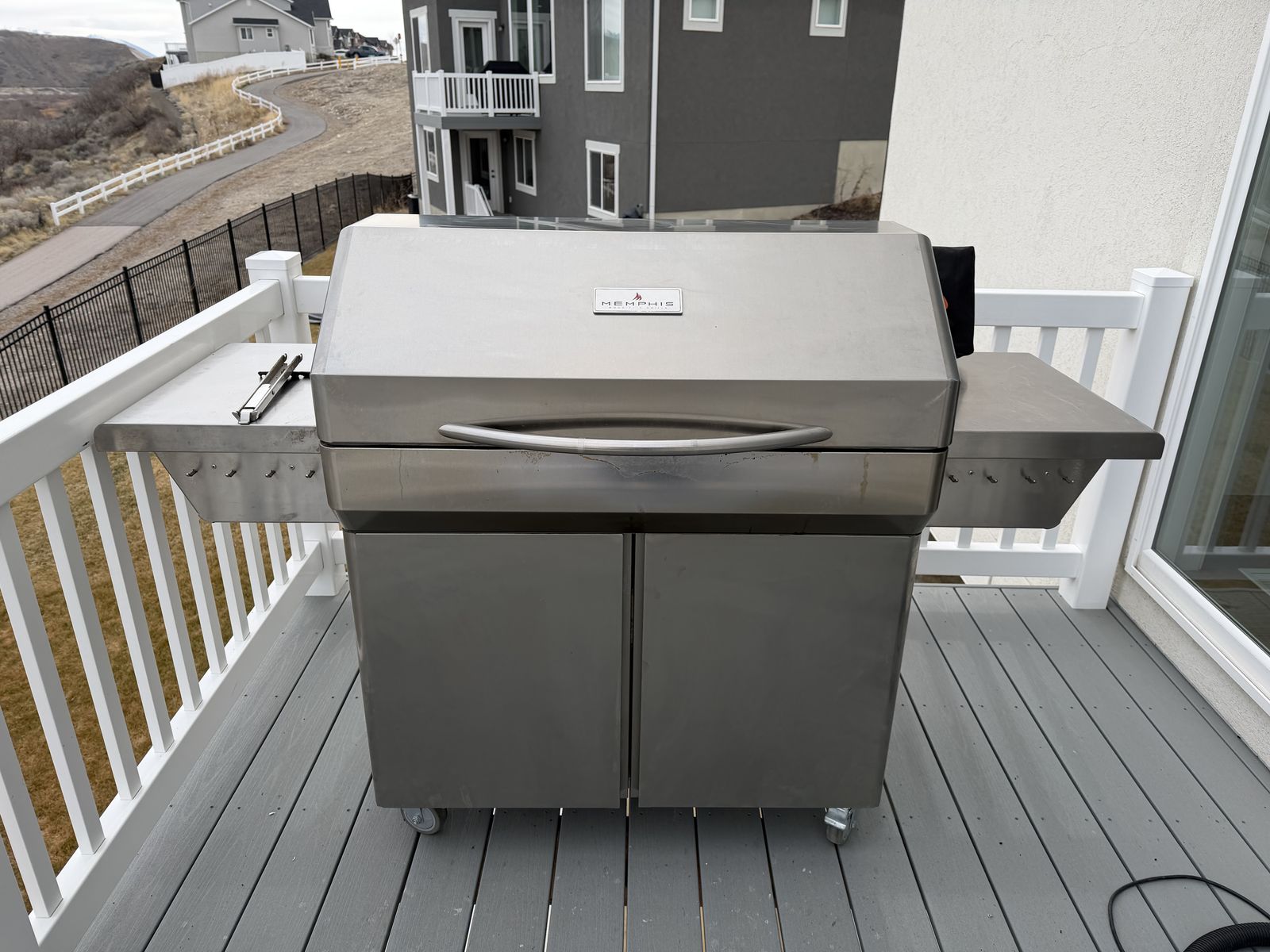 MEMPHIS GRILLS ELITE CART ITC3. Stainless steel pellet grill with high heat and smoke setting