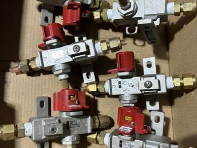 SMC VHS20-N02-Z Manual 3-Port Pneumatic Hand Valves with Fittings