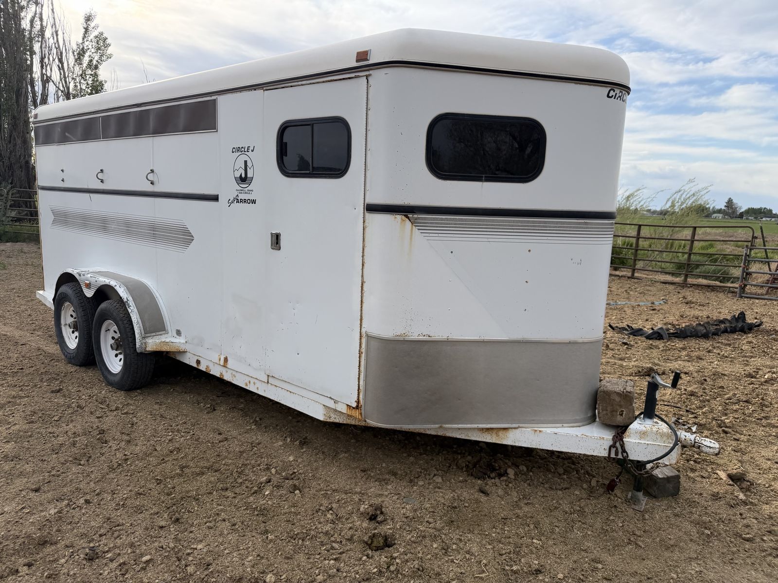 Circle j 4 horse trailer 1997