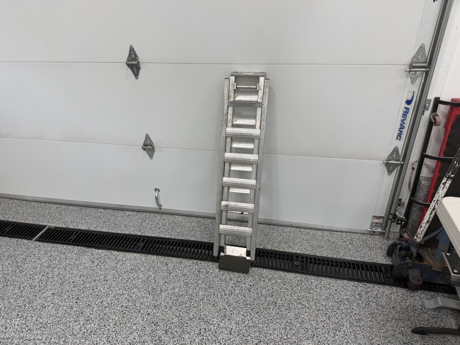 Fly folding ramp