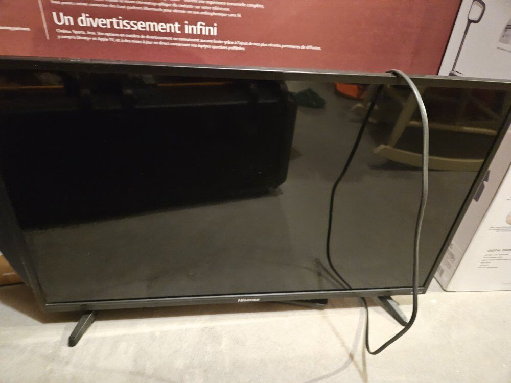 32-inch HD (720p) Roku Smart LED TV