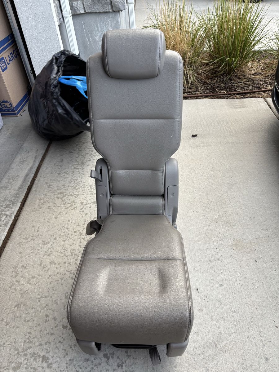 Honda Odyssey Middle Seat Grey