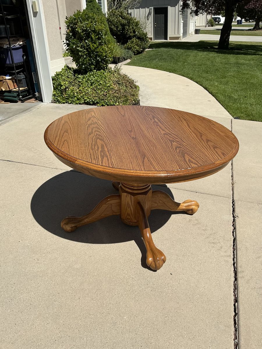Cochrane Thresher Solid Oak Round Table