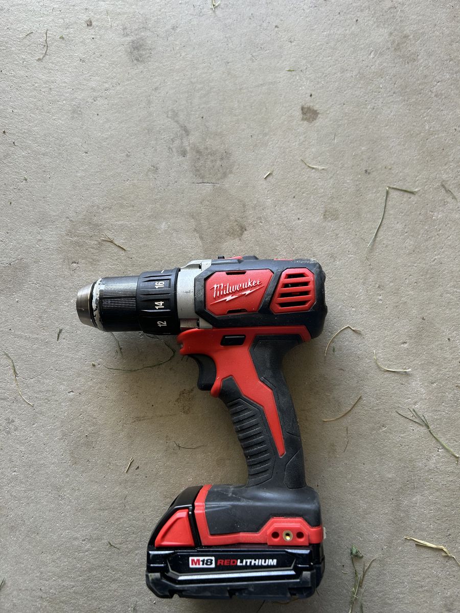 Milwaukee 1/2" Drill/Driver with battery