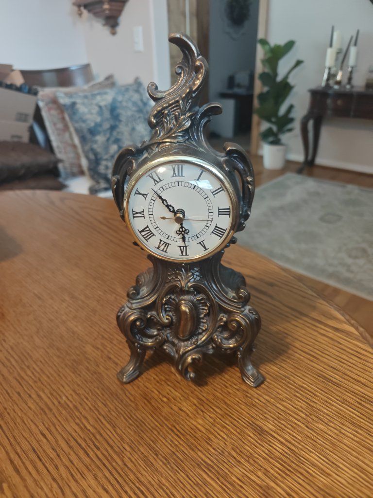 Ornate Vintage Style Roman Numeral Quartz Table Clock
