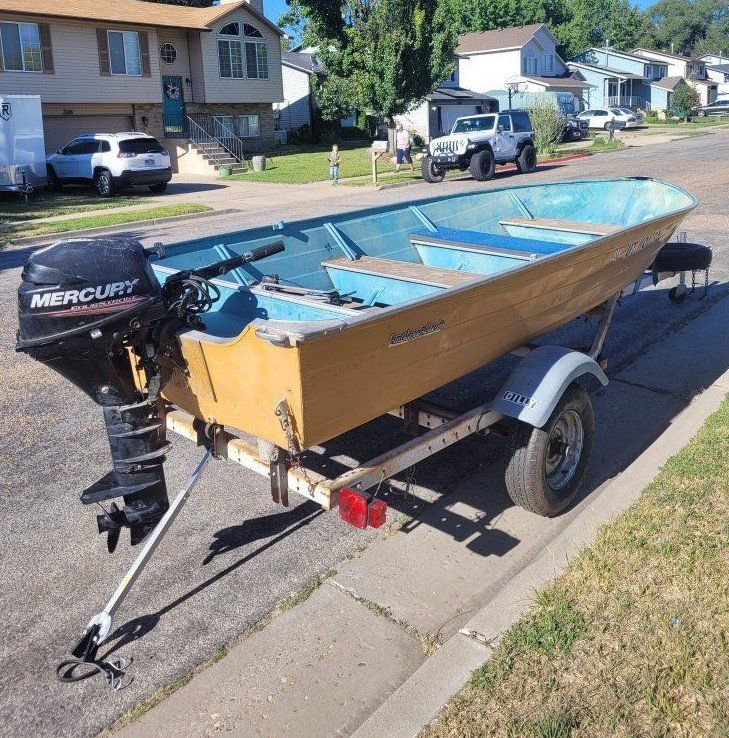 14 foot Smoker Craft fishing boat