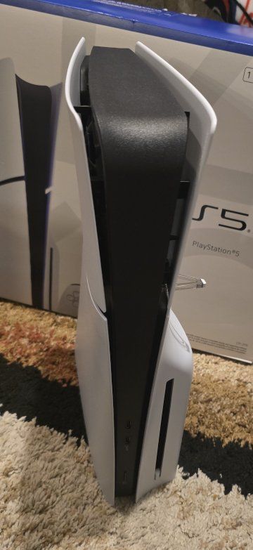 Main image 3