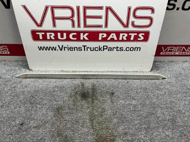 Kenworth Trim-Grille Extension ALUM CLRANDZ 724MM, Part # K167-348