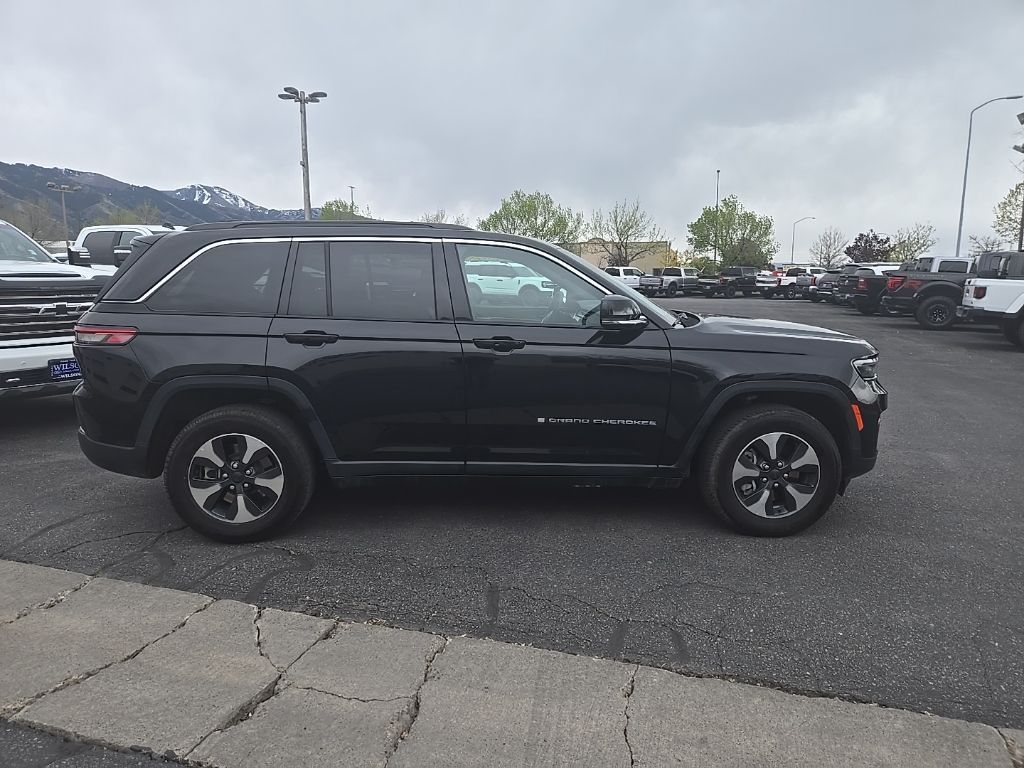 Main image 4