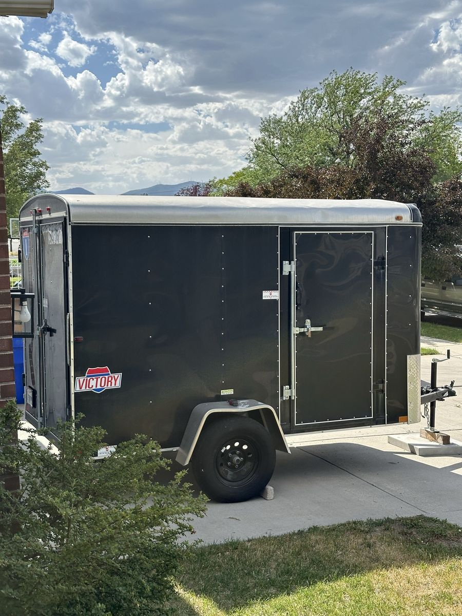 Enclosed Utility Trailer & Vehicle For Rent