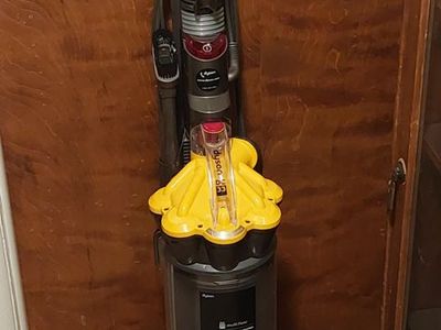Dyson DC33 Vacuum Cleaner