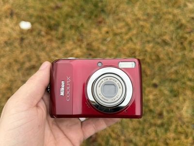 2009 Nikon Coolpix L20 10MP CCD Digital Camera