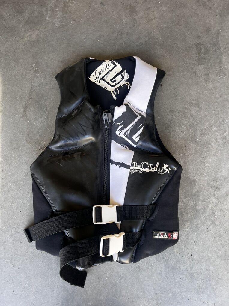 Hyperlite “The Catalyst” Life Jacket – Adult Size