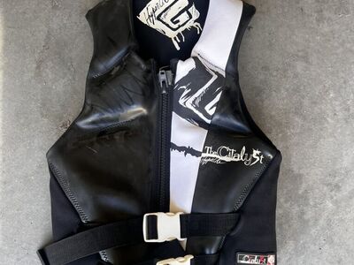 Hyperlite “The Catalyst” Life Jacket – Adult Size