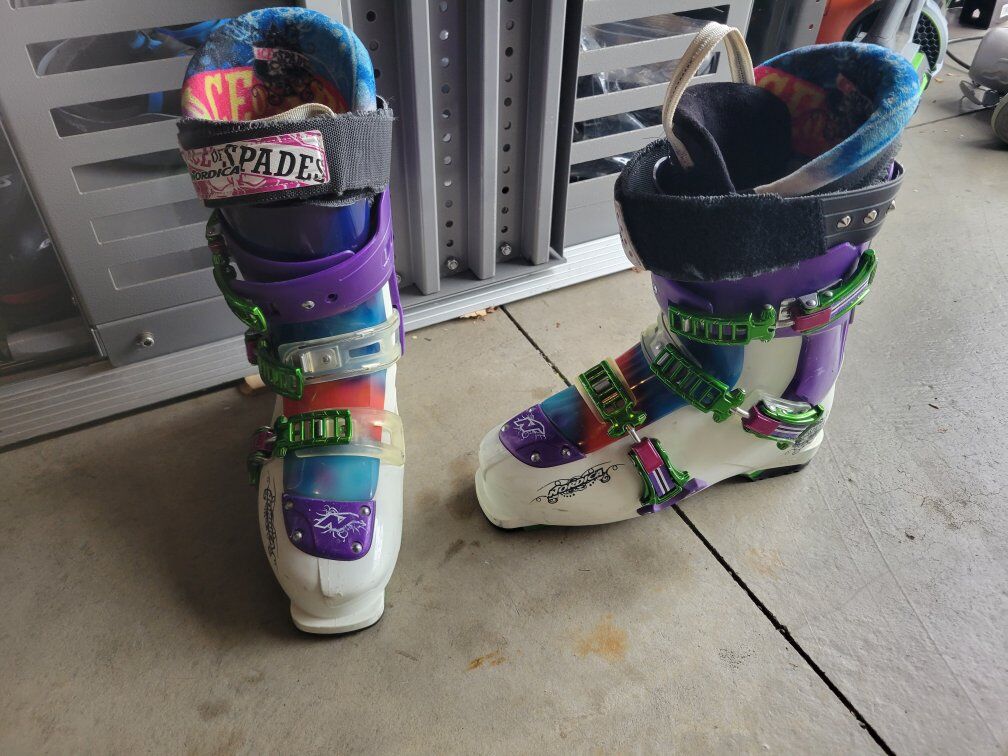 ace of spaces ski boots 28-28.5 M10-10.5 W11-11.5