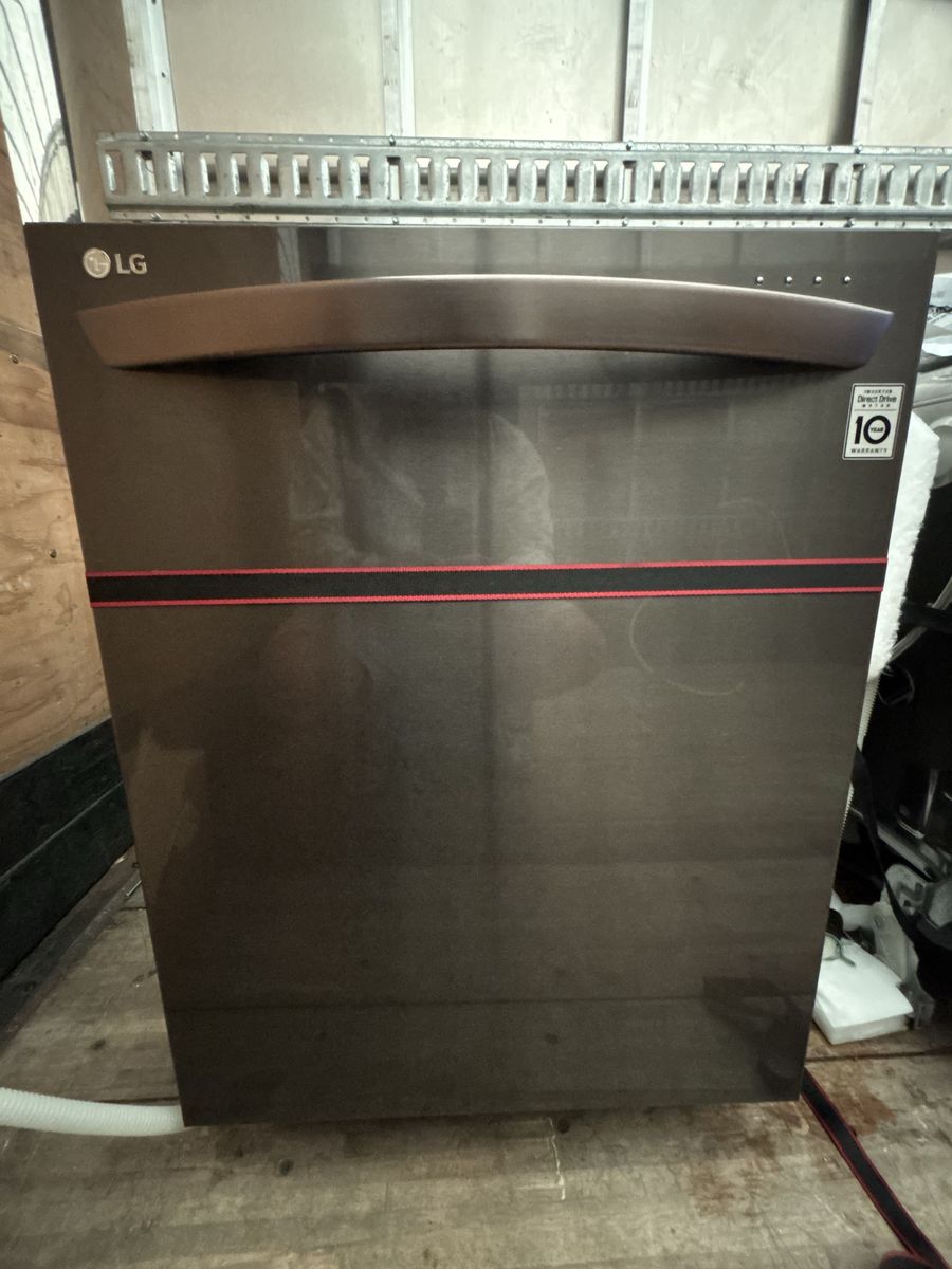 LG 24” BULIT IN QUAD WASH PRO !